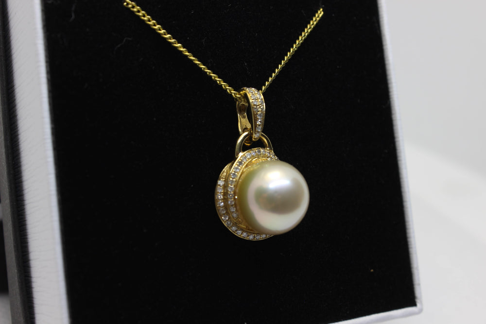 Natural South Sea Tahitian White Pearl in 18k White Gold Setting w/ Melee Diamonds Pendant Australian Opal House 